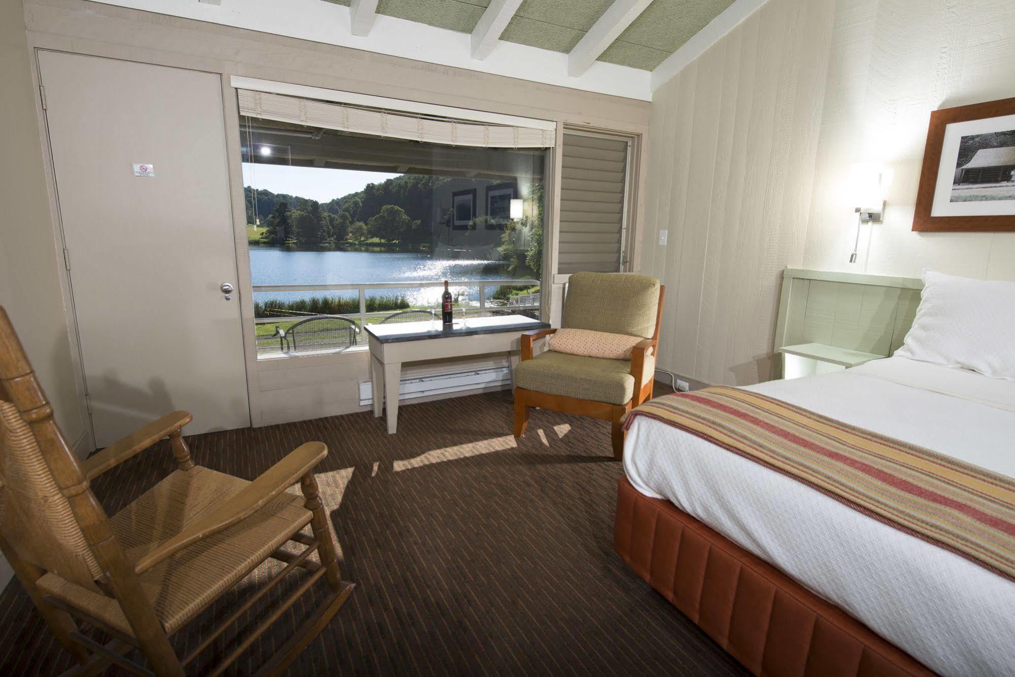 Peaks Of Otter Lodge Бедфорд Экстерьер фото